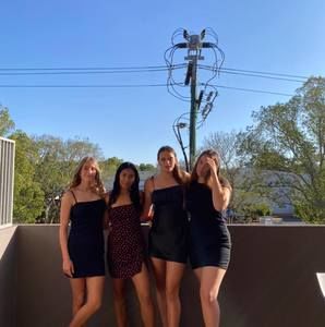 Meet your Posher, Lara